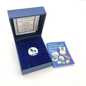 Halcyon Days Enamels Disney Classic Pooh Winnie the Pooh Silhouette Round Box‎